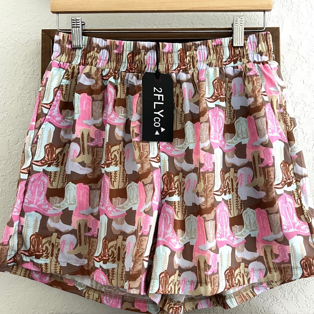 Two 2 Fly Cowboy Boot Print Shorts Pink Brown Tan Pull On Elastic Waist NWT M - Picture 3 of 9